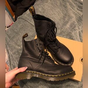 Doc Marten’s Black Leather Lace Up Boots - 1460 Pascal